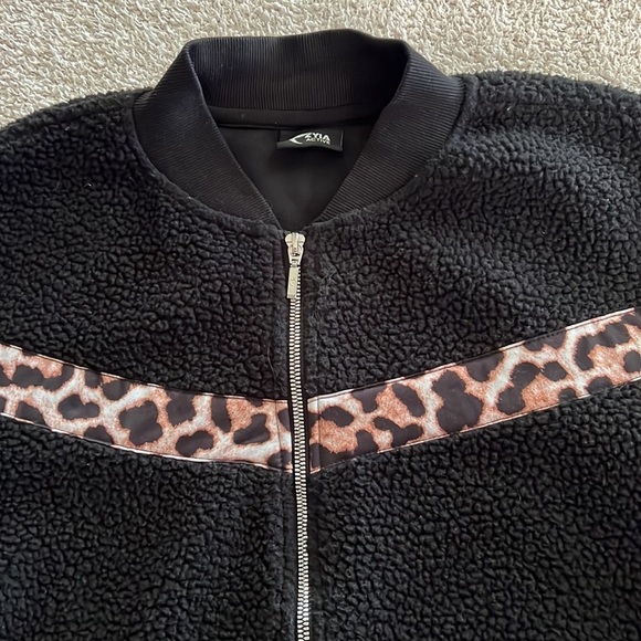 Zyia Active Size M Black/Cheetah Print Teddy Bomber Jacket - Picture 4 of 11